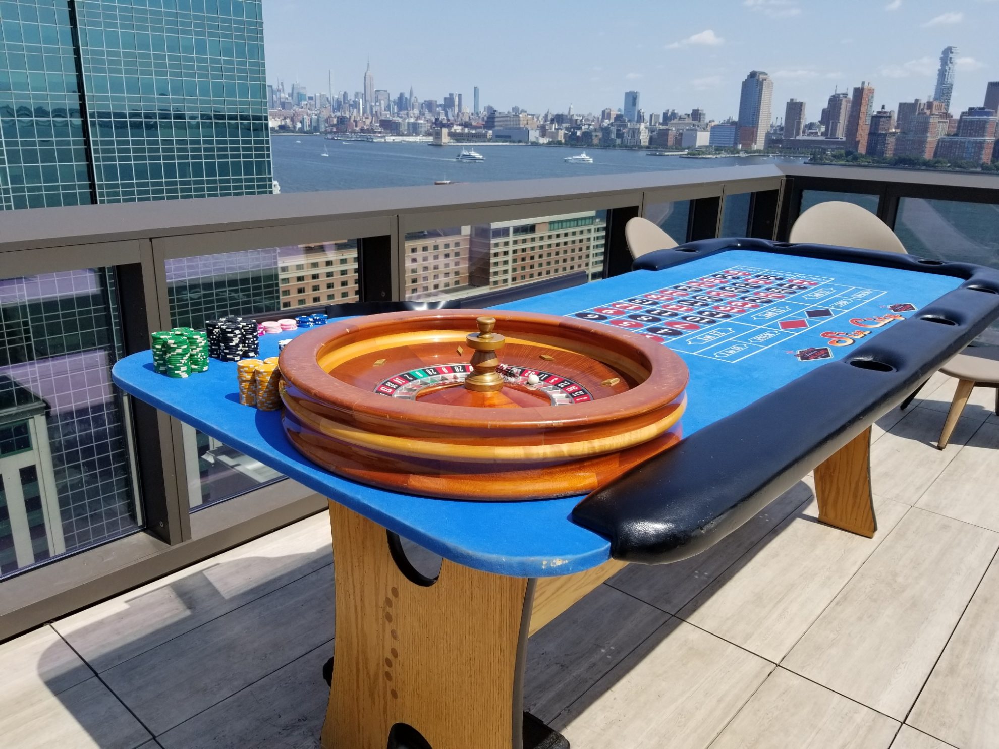 8 foot roulette table